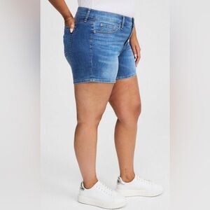 Torrid Shorts size 26 blue‎ mid rise stretch shorts  BEAUTIFUL 💙💙